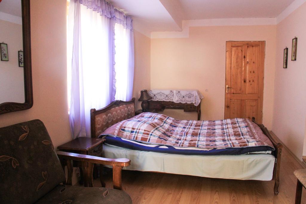 Dodo Japaridze Guesthouse Mestia Quarto foto