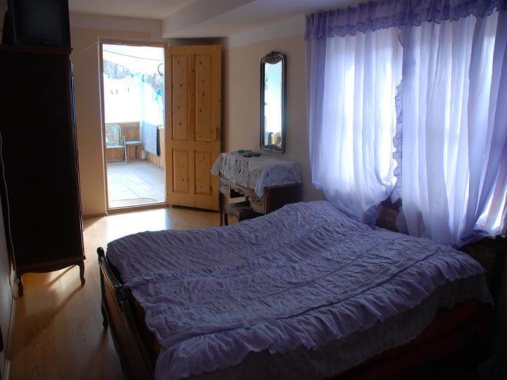 Dodo Japaridze Guesthouse Mestia Quarto foto